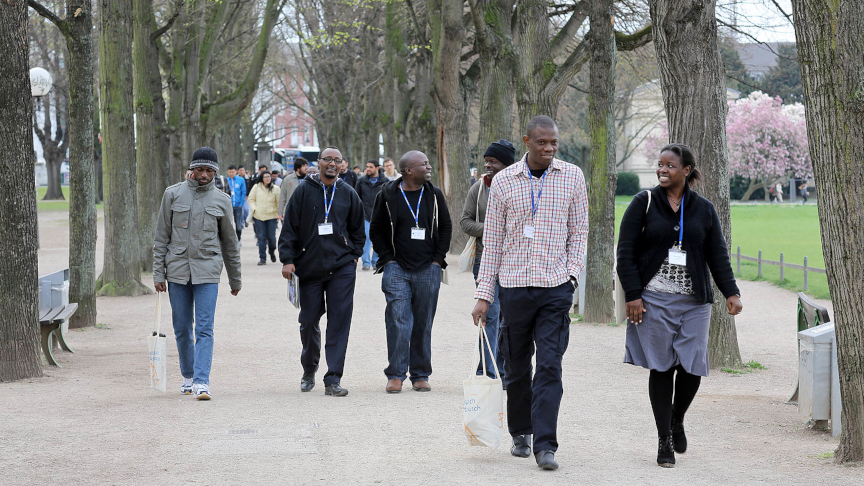 Stipendiatinnen und Stipendiaten anlässlich des Stipendiatentreffens auf dem Fußweg zur Universität Bonn